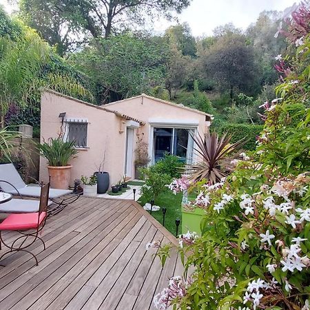 Dans Un Jardin Bb Et Jacuzzi Panzió Mandelieu Kültér fotó
