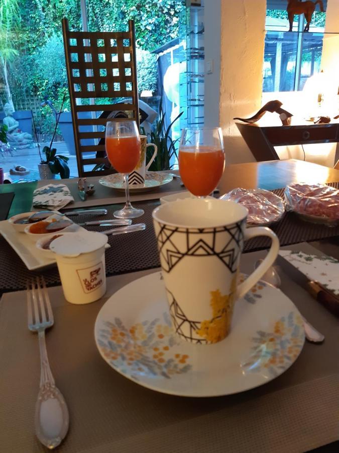 Dans Un Jardin Bb Et Jacuzzi Panzió Mandelieu Kültér fotó