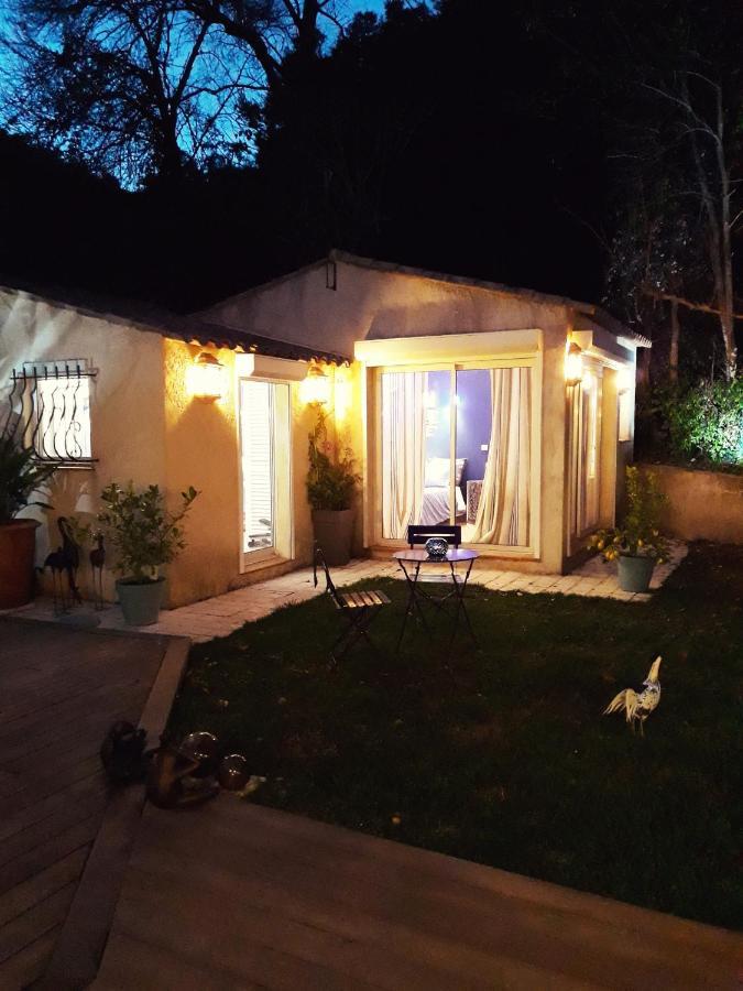 Dans Un Jardin Bb Et Jacuzzi Panzió Mandelieu Kültér fotó