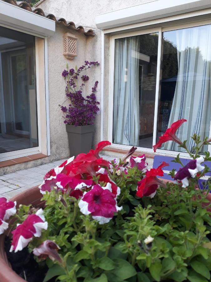 Dans Un Jardin Bb Et Jacuzzi Panzió Mandelieu Kültér fotó