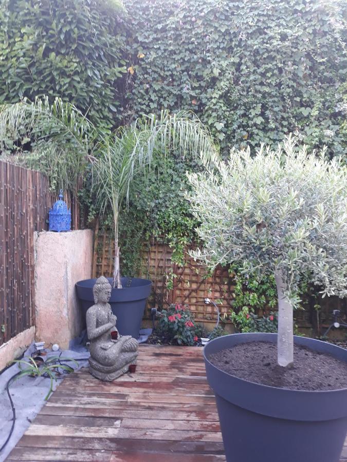 Dans Un Jardin Bb Et Jacuzzi Panzió Mandelieu Kültér fotó