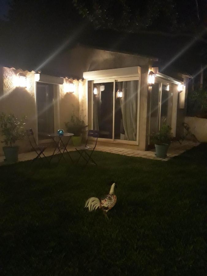 Dans Un Jardin Bb Et Jacuzzi Panzió Mandelieu Kültér fotó