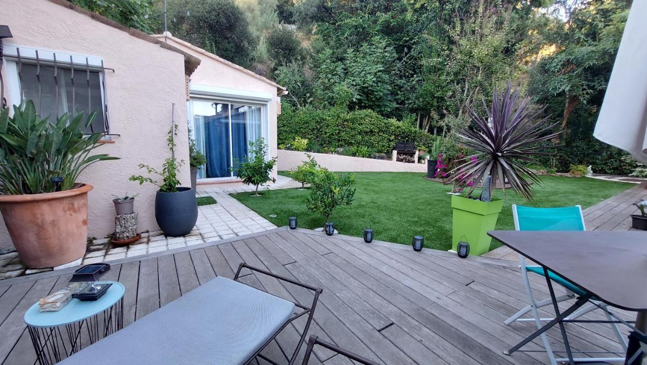 Dans Un Jardin Bb Et Jacuzzi Panzió Mandelieu Kültér fotó
