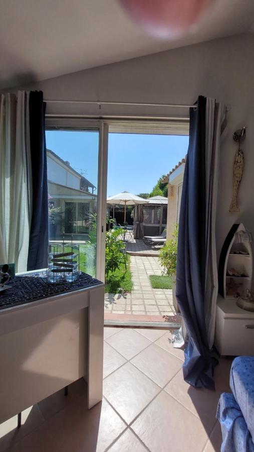 Dans Un Jardin Bb Et Jacuzzi Panzió Mandelieu Kültér fotó