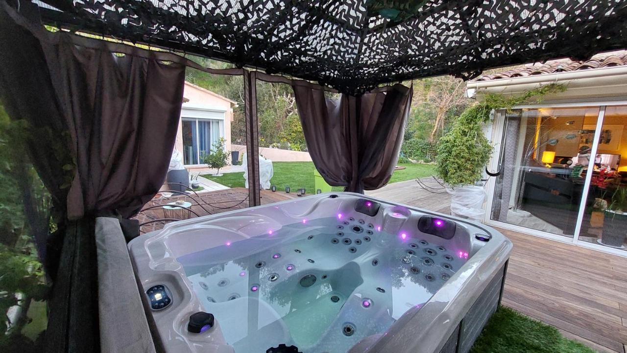 Dans Un Jardin Bb Et Jacuzzi Panzió Mandelieu Kültér fotó