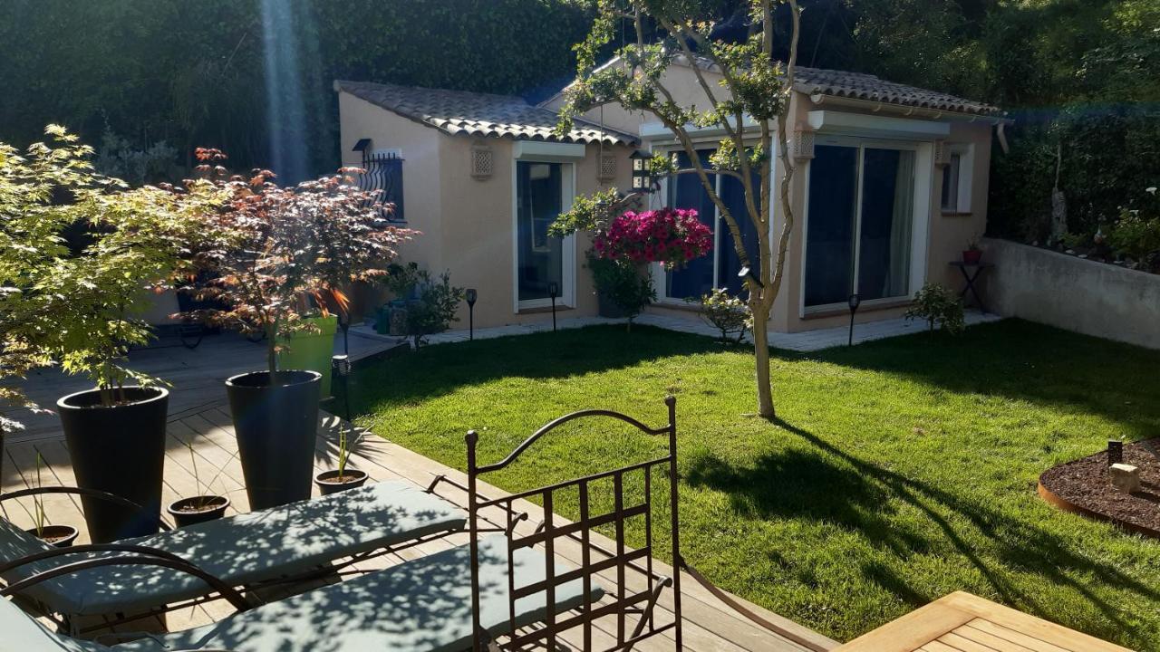 Dans Un Jardin Bb Et Jacuzzi Panzió Mandelieu Kültér fotó
